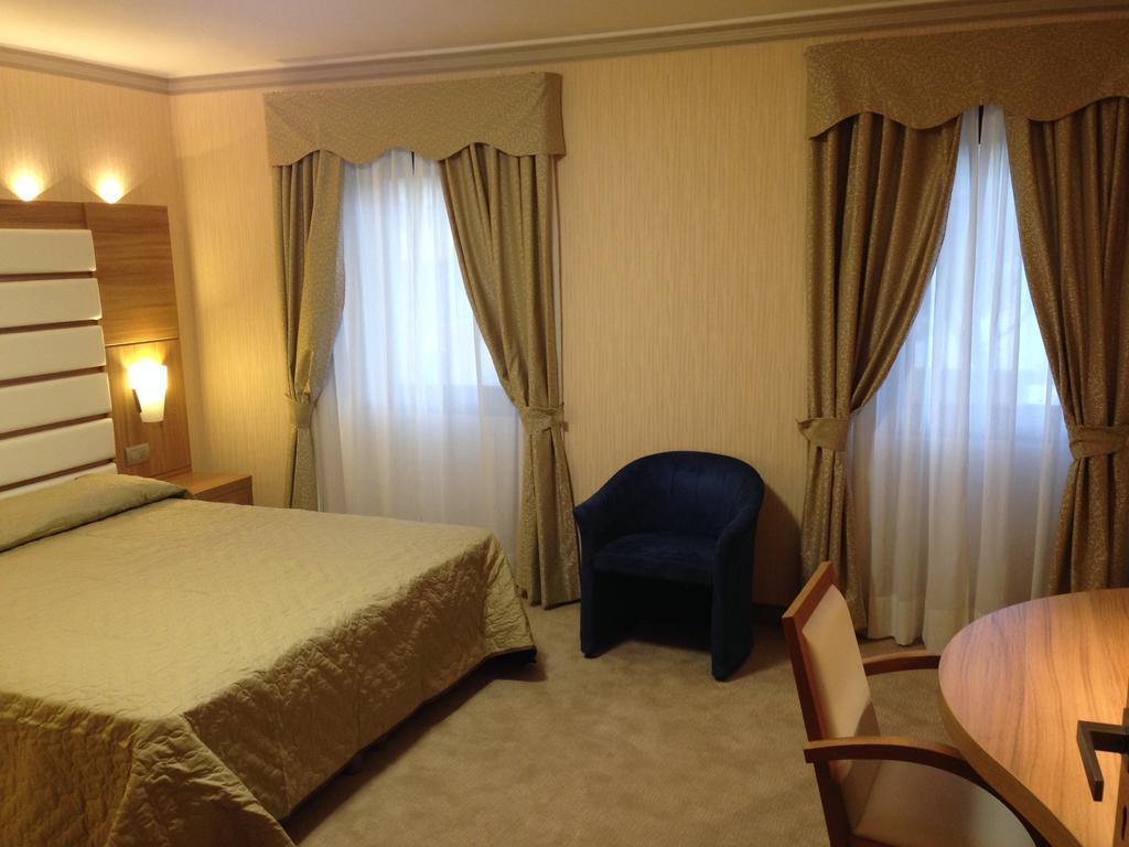 Hotel Vela D'Oro Dependence Bardolino Chambre photo